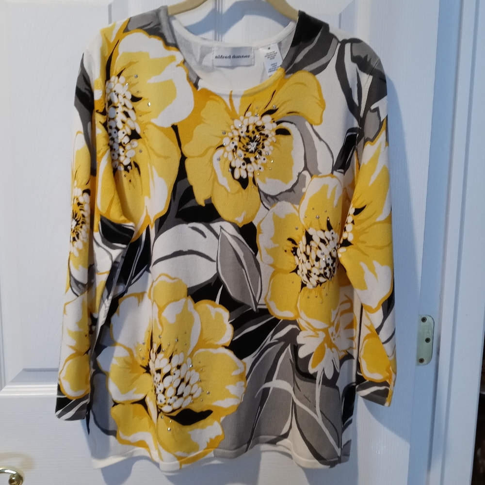 NWOT-Lightweight Sweater Top